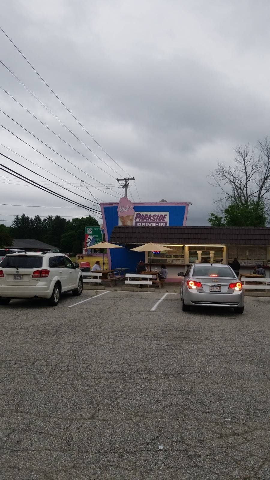 Ricks Parkside Drive-In | restaurant | 1189 Park St, Palmer, MA 01069, USA | 4132833517 OR +1 413-283-3517