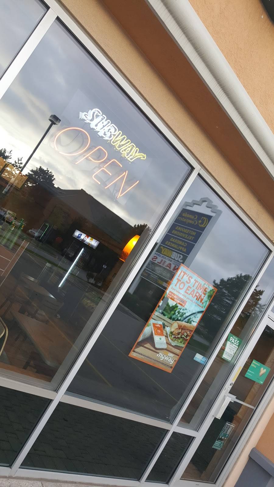 Subway | restaurant | 1800 The Queensway, Etobicoke, ON M9C 5H5, Canada | 6474385612 OR +1 647-438-5612