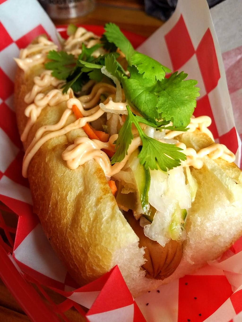 Santoros Franks & Chili | restaurant | 432 W Broad St, Bethlehem, PA 18018, USA | 6108673000 OR +1 610-867-3000