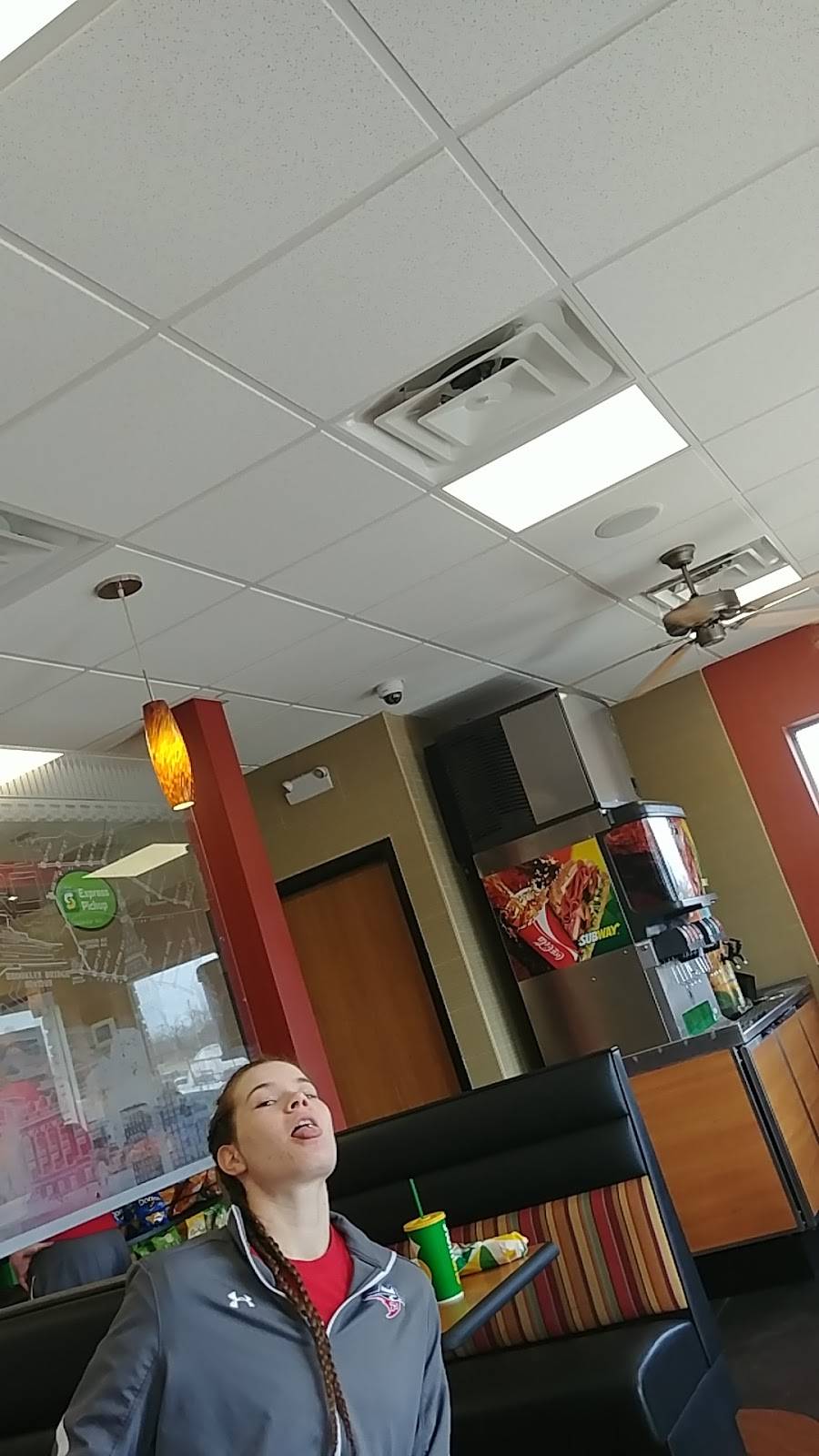 Subway | restaurant | 1525 S 4th St, Chickasha, OK 73018, USA | 4052248444 OR +1 405-224-8444