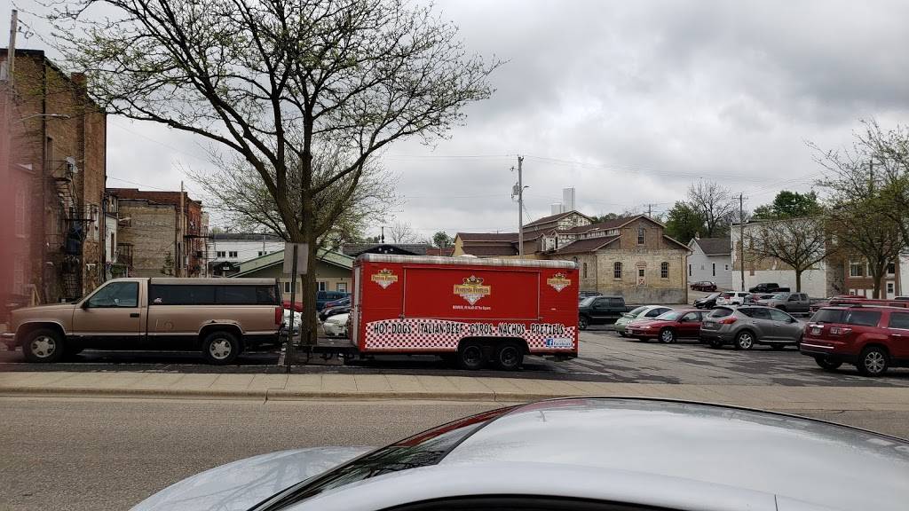 Franks Franks | restaurant | 1117 16th Ave, Monroe, WI 53566, USA | 6083253647 OR +1 608-325-3647