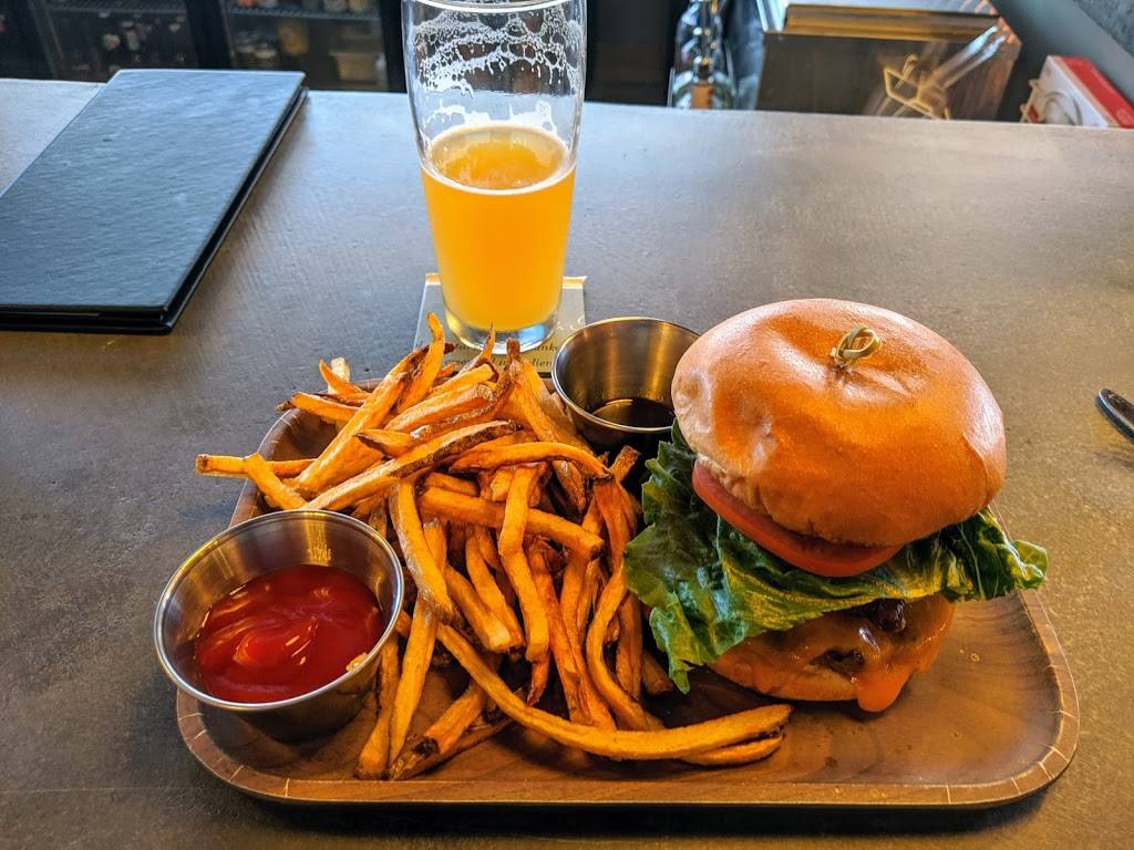 The Bier Boutique | restaurant | 465 7th Ave N, St. Petersburg, FL 33701, USA | 7278272691 OR +1 727-827-2691