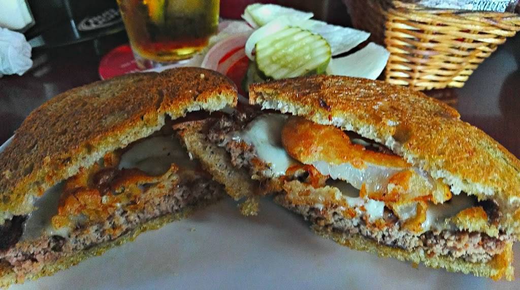 Hotshots Sports Bar & Grill | restaurant | 12154 St Charles Rock Rd, Bridgeton, MO 63044, USA | 3142911606 OR +1 314-291-1606