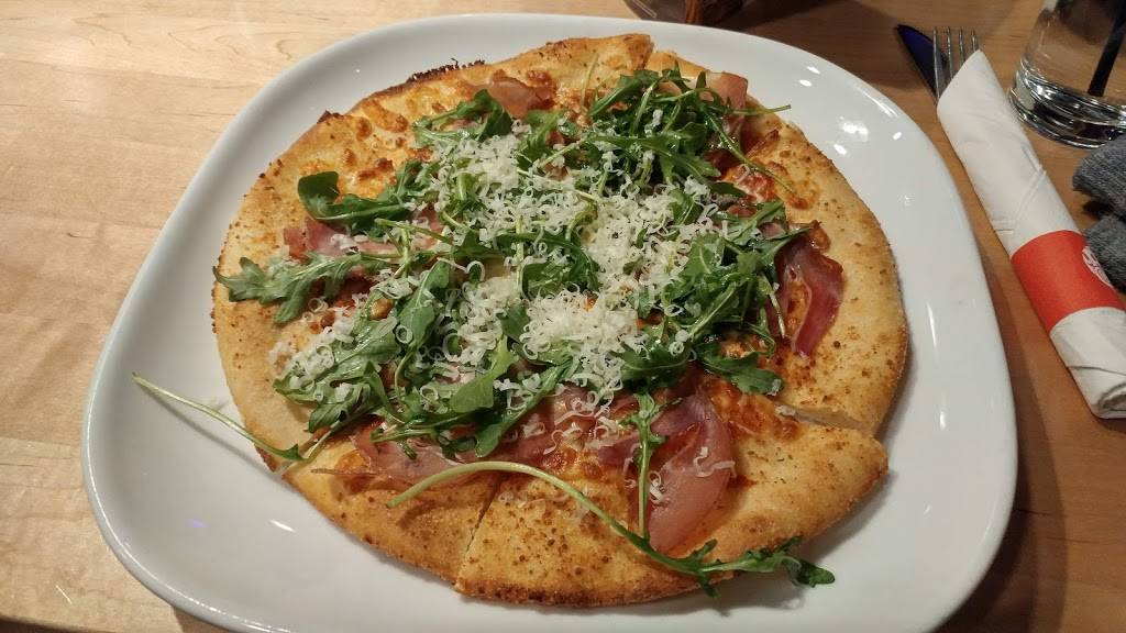 Boston Pizza | restaurant | 390 First St, Collingwood, ON L9Y 1B5, Canada | 7054438776 OR +1 705-443-8776