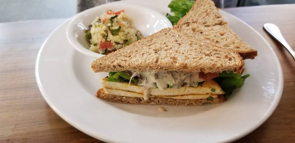 Bay Naturals | restaurant | 7611 N Kings Hwy, Myrtle Beach, SC 29572, USA | 8434480011 OR +1 843-448-0011