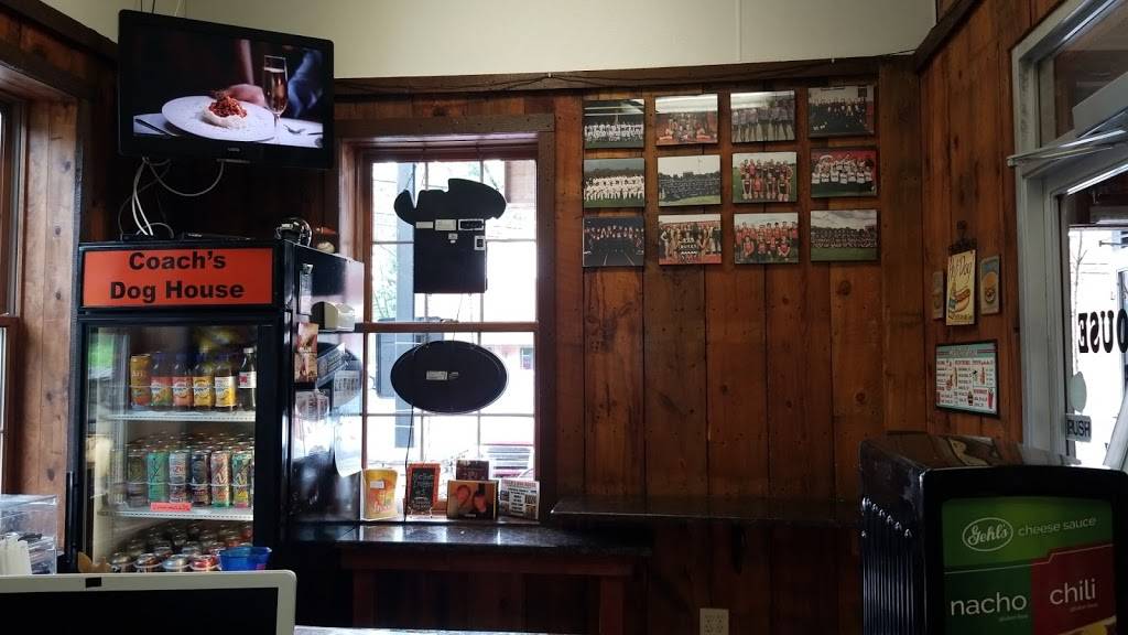 Coachs Dog House | restaurant | 25 Western Ave, Marlboro, NY 12542, USA | 8452363853 OR +1 845-236-3853