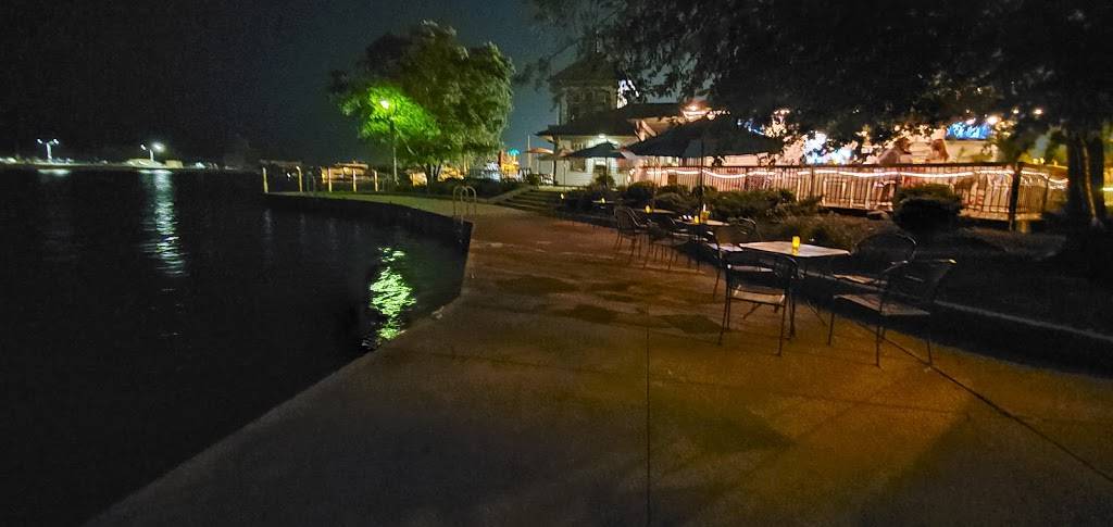 Boat Drinks | restaurant | 600 E Waldron Dr, Chicago, IL 60616, USA | 3128380544 OR +1 312-838-0544