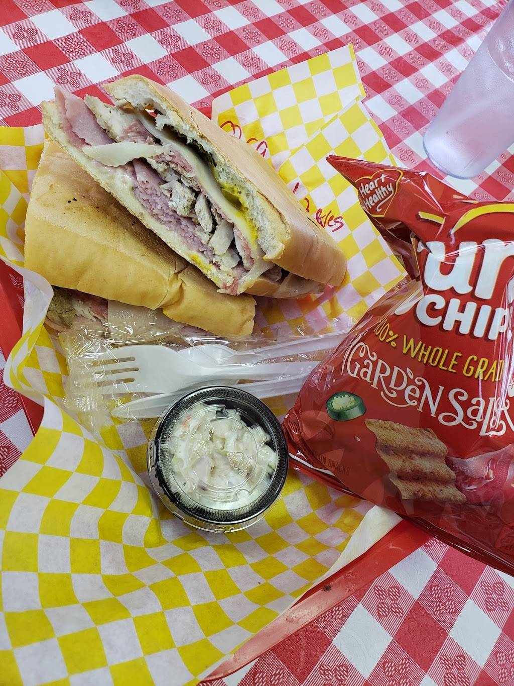 The Cluckin Kitchen | restaurant | 906 S 6th Ave, Wauchula, FL 33873, USA | 8632223918 OR +1 863-222-3918