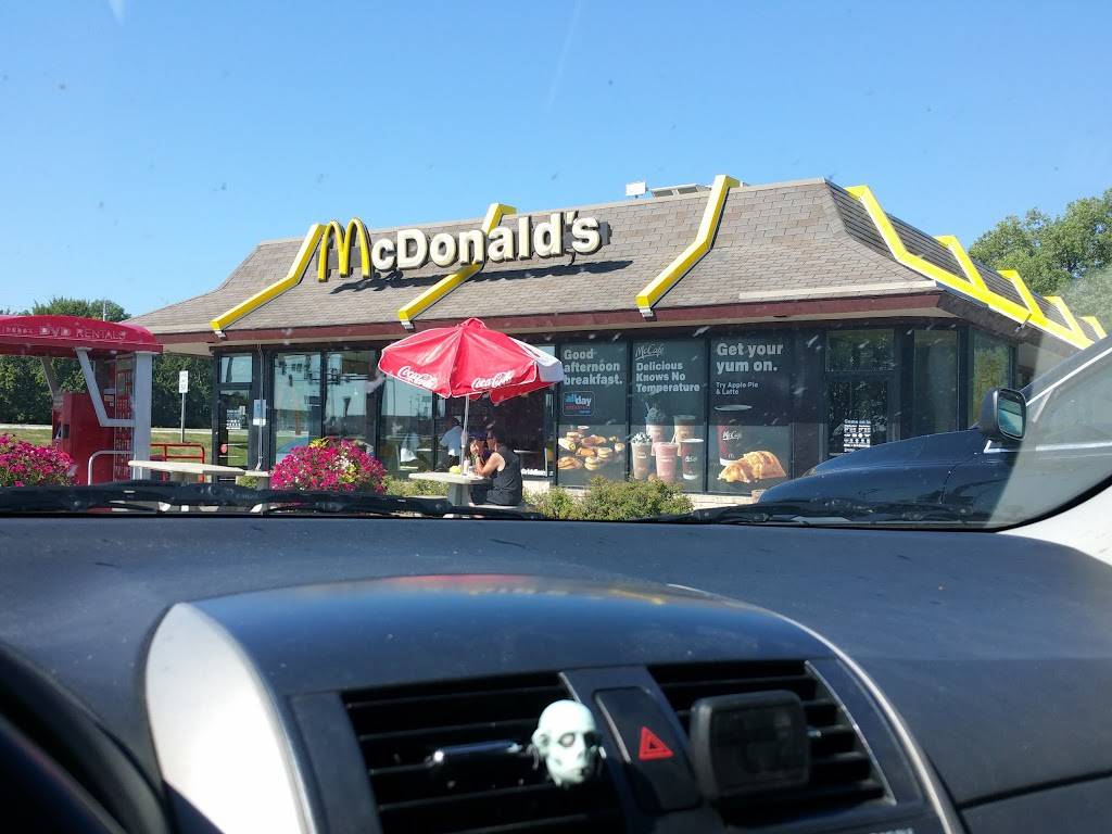 McDonalds | cafe | 325 1st St, Perry, IA 50220, USA | 5154659370 OR +1 515-465-9370