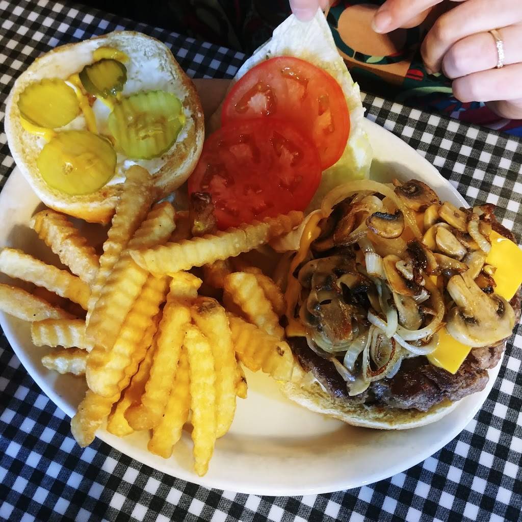 Union Station Diner | restaurant | 512 E San Antonio St, New Braunfels, TX 78130, USA | 8306271727 OR +1 830-627-1727