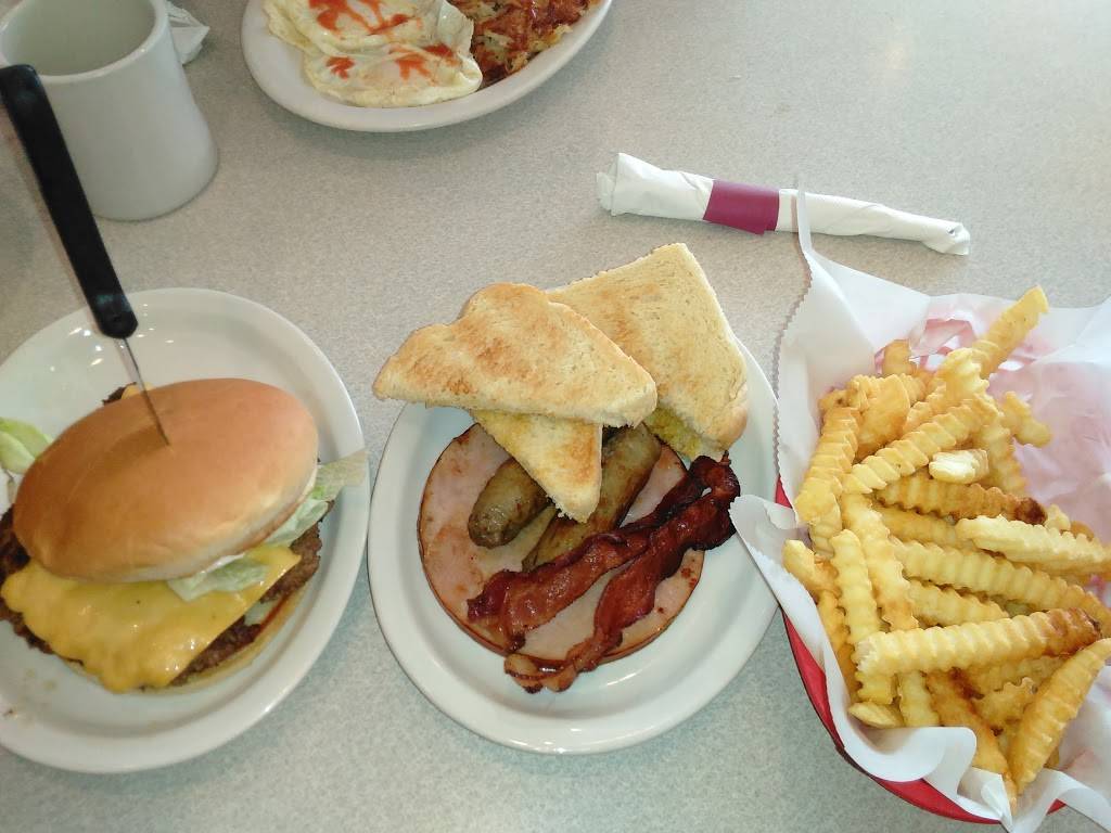 Sparkys Diner | restaurant | 1462 W South Airport Rd, Traverse City, MI 49686, USA | 2319338005 OR +1 231-933-8005