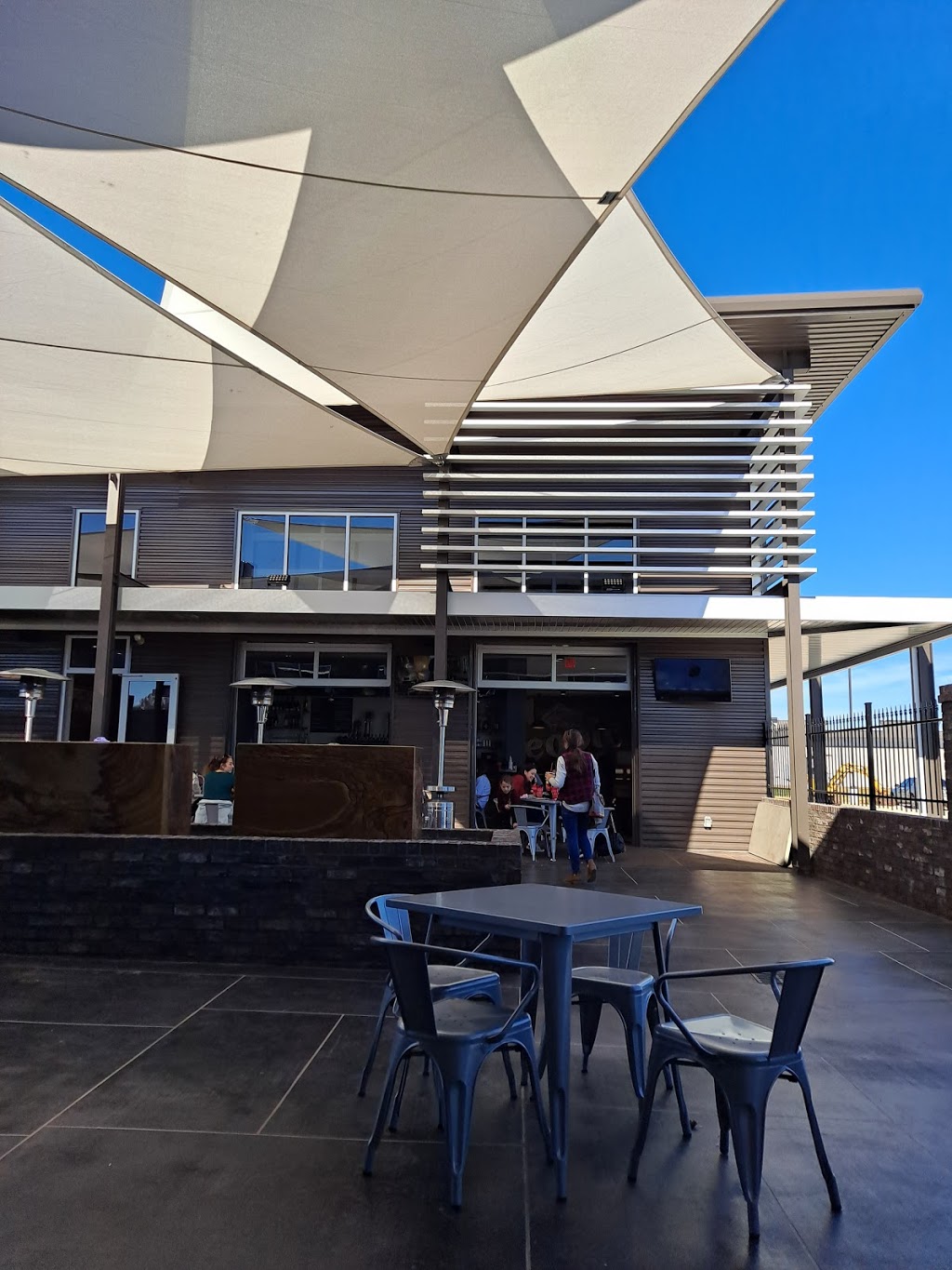 Fatburger & Buffalos Express | restaurant | 114 Versailles Blvd, Alexandria, LA 71303, USA | 3186257488 OR +1 318-625-7488