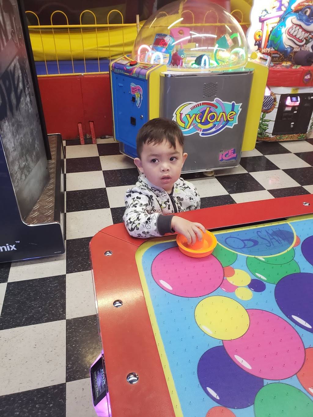 Rack N Roll Family Fun Center | restaurant | 212 Washington Pl, Passaic, NJ 07055, USA | 9733650020 OR +1 973-365-0020