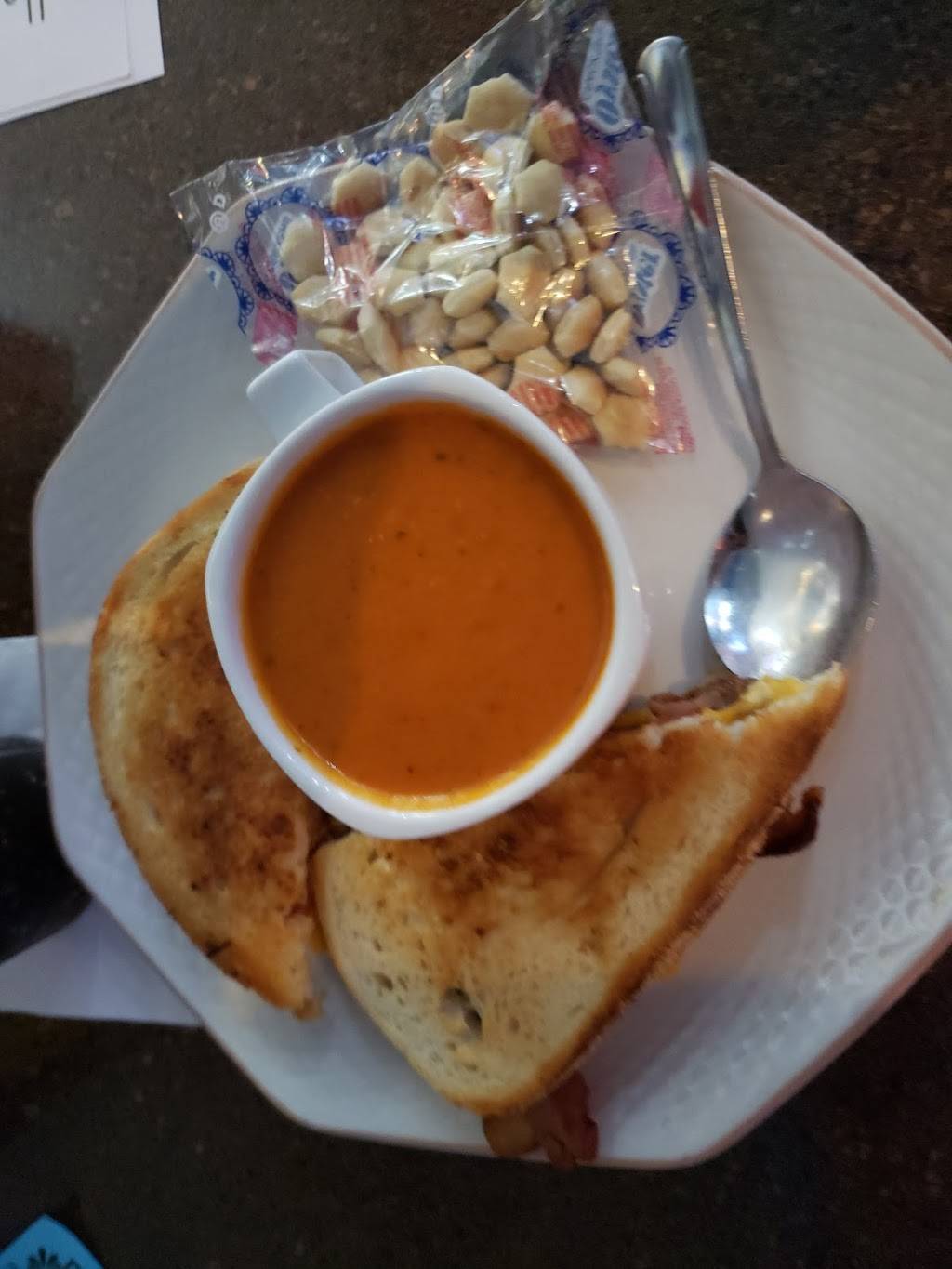 Hermanns Olde Town Grille | restaurant | 195 W Liberty St, Plymouth, MI 48170, USA | 7344511213 OR +1 734-451-1213