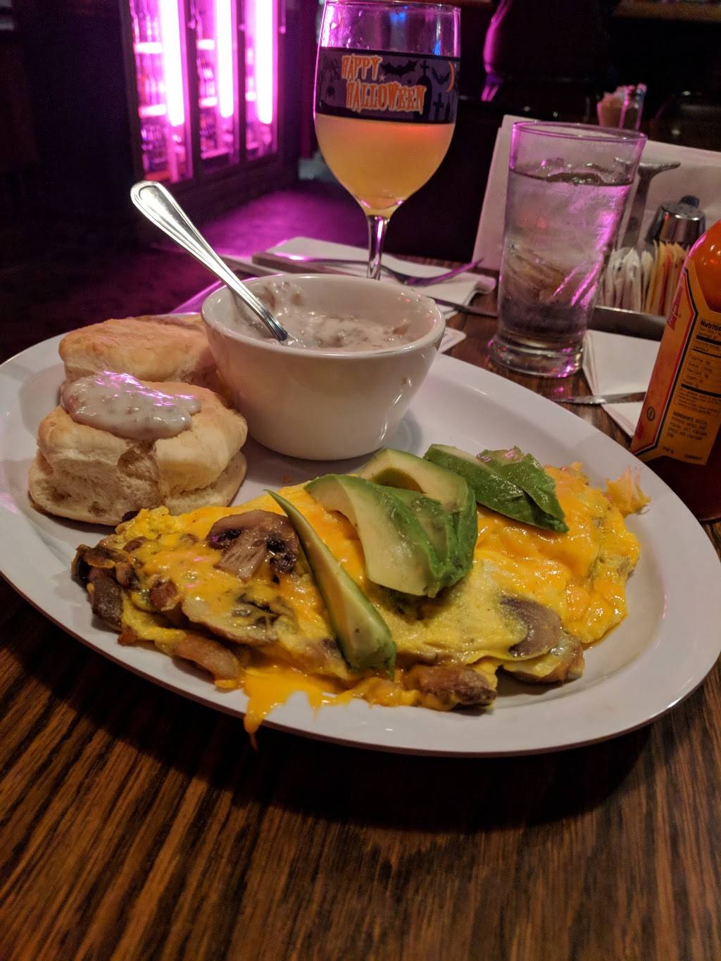 Arts Bar & Grill | restaurant | 3357 University Ave, Riverside, CA 92501, USA | 9516839520 OR +1 951-683-9520