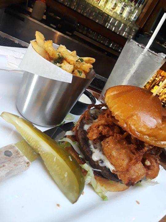 Hennesseys Tavern | restaurant | 2777 Roosevelt St, Carlsbad, CA 92008, USA | 7607296951 OR +1 760-729-6951