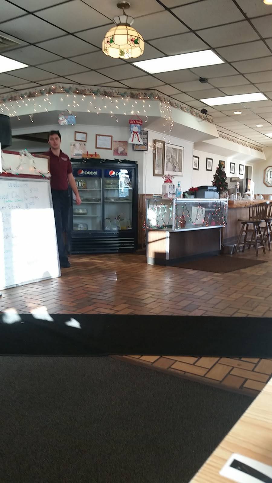 Superior Family Restaurant Dinos | restaurant | 1210 Superior Ave, Tomah, WI 54660, USA | 6083726055 OR +1 608-372-6055