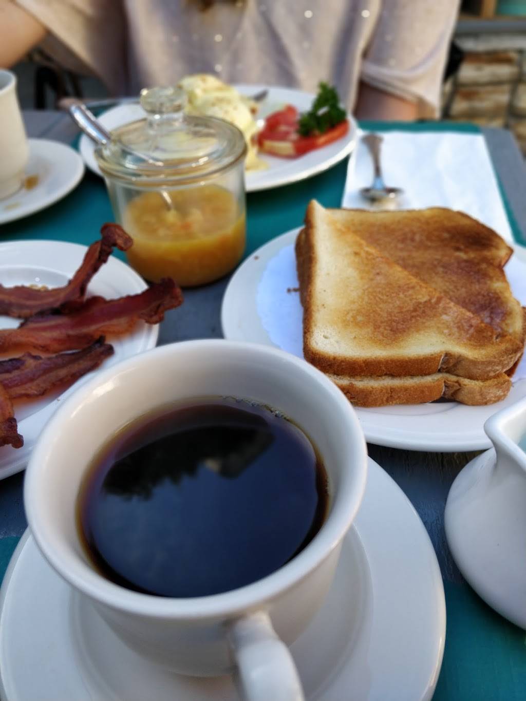 Tuck Box | restaurant | Dolores St, Carmel-By-The-Sea, CA 93923, USA | 8316246365 OR +1 831-624-6365