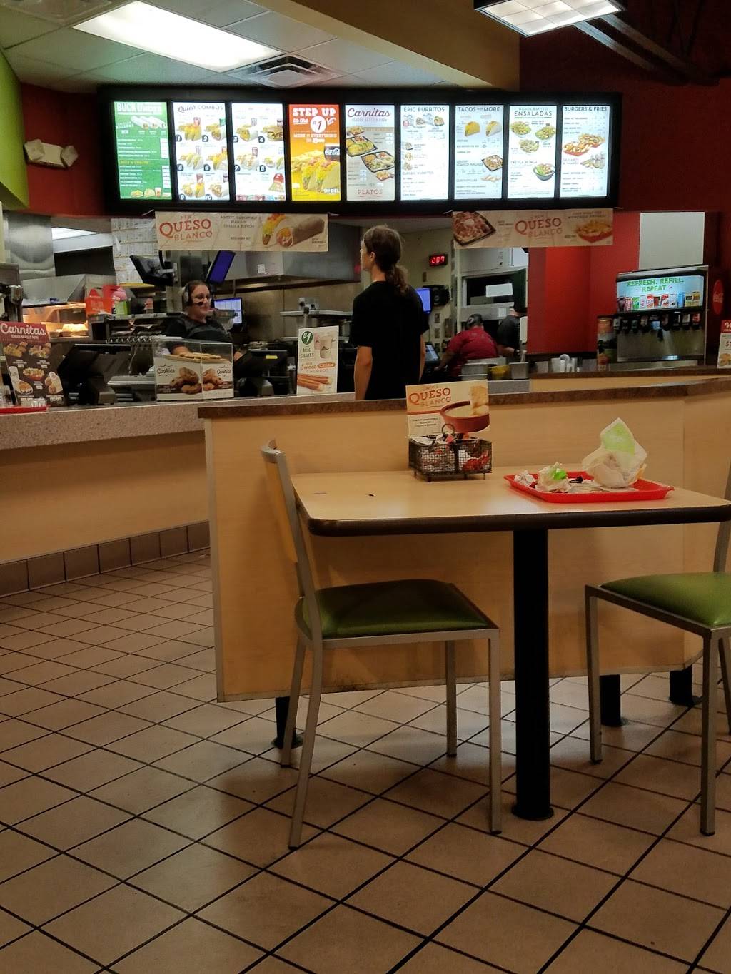 Del Taco | meal takeaway | 421 E 4th St, Perris, CA 92570, USA | 9516579012 OR +1 951-657-9012