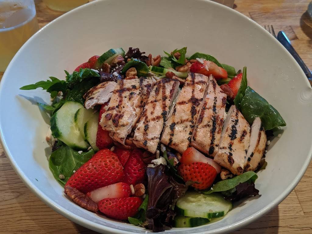 Market Place | restaurant | 33 Mill Plain Rd, Danbury, CT 06811, USA | 2036165836 OR +1 203-616-5836