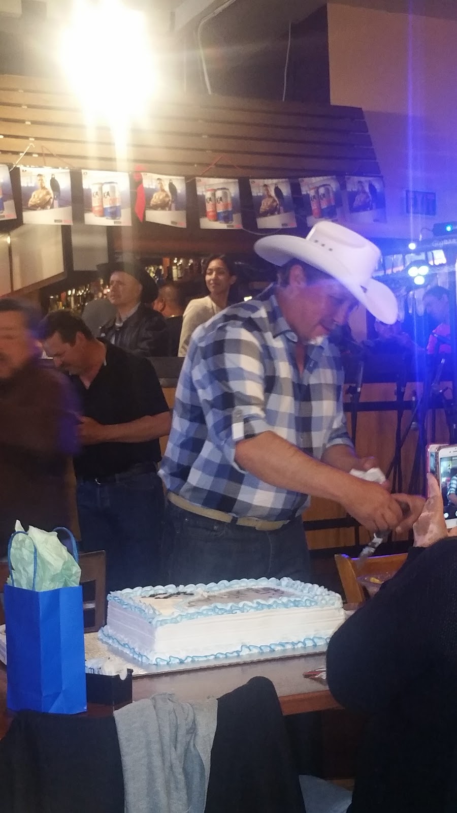 Las Sirenas Bar And Grill | restaurant | 2091 N Oxnard Blvd, Oxnard, CA 93036, USA | 8052781778 OR +1 805-278-1778