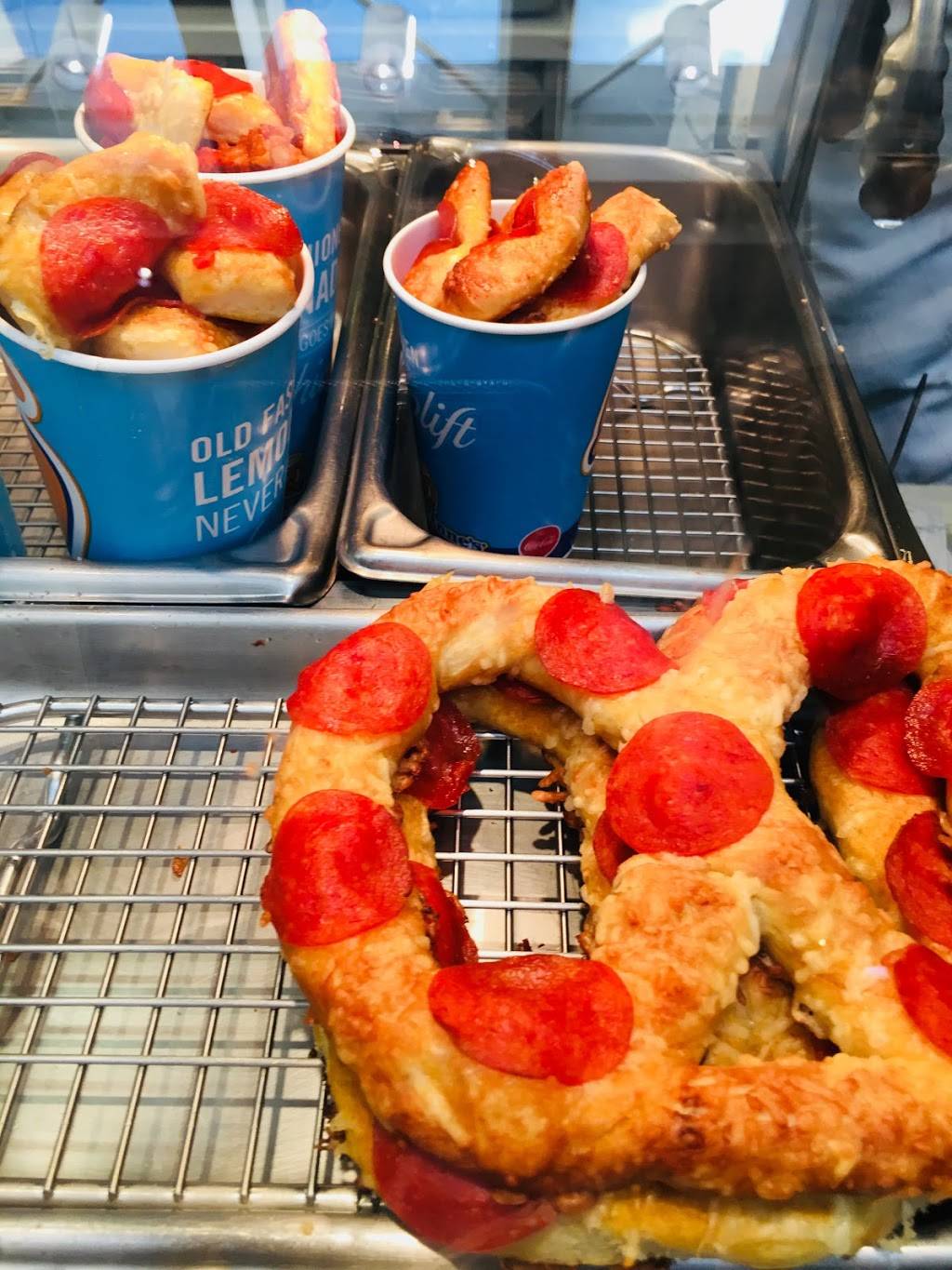 Auntie Annes | cafe | 472 Sun Valley Mall, Concord, CA 94520, USA | 9256769648 OR +1 925-676-9648