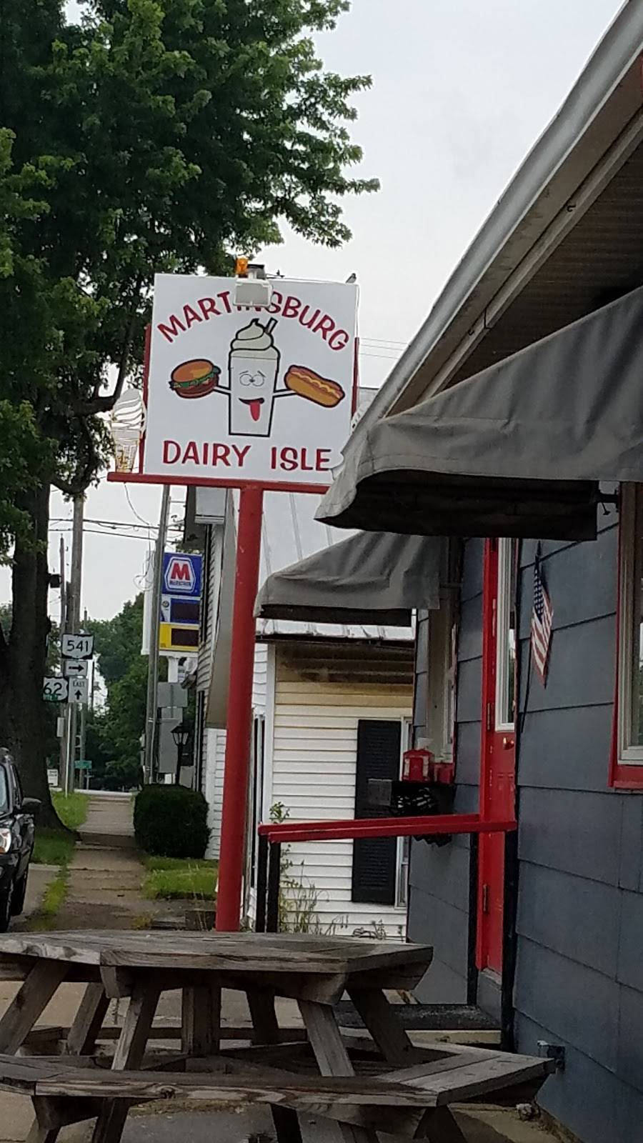 Martinsburg Dairy Isle | restaurant | 18 Market St, Martinsburg, OH 43037, USA | 7406682046 OR +1 740-668-2046