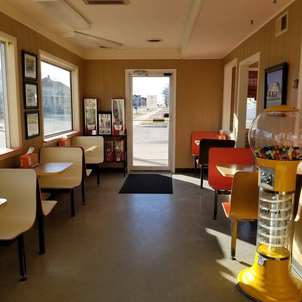 Dairy Dipper | restaurant | 301 E Broadway, Astoria, IL 61501, USA | 3093292622 OR +1 309-329-2622