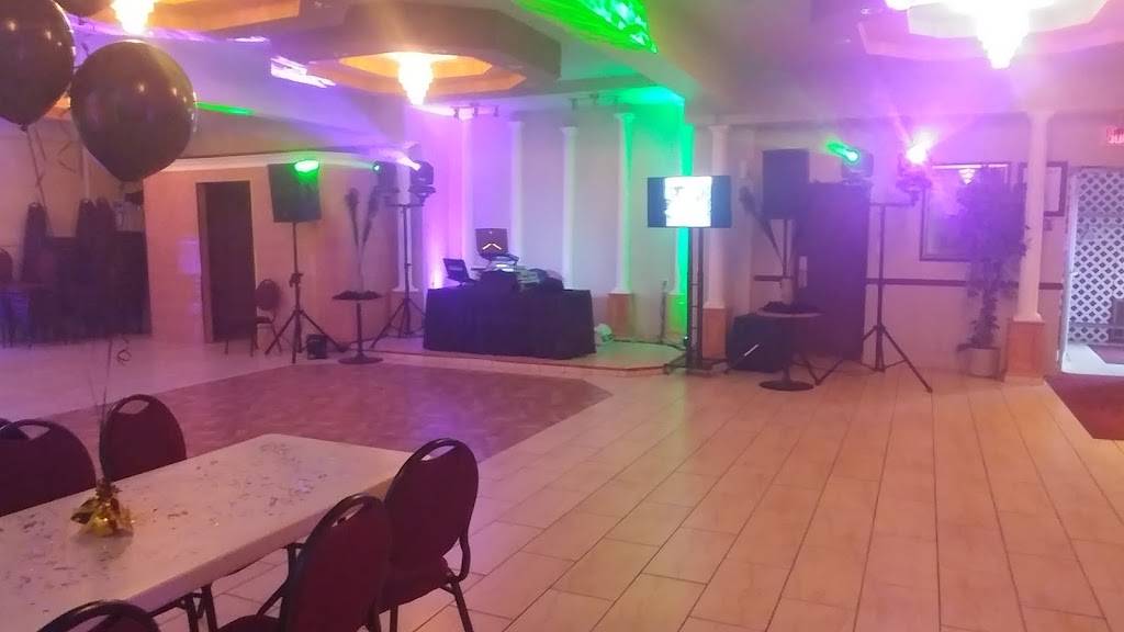 Beaujolais (Au) | restaurant | 839 Rue Saint-Louis, Gatineau, QC J8T 2S7, Canada | 8195612614 OR +1 819-561-2614