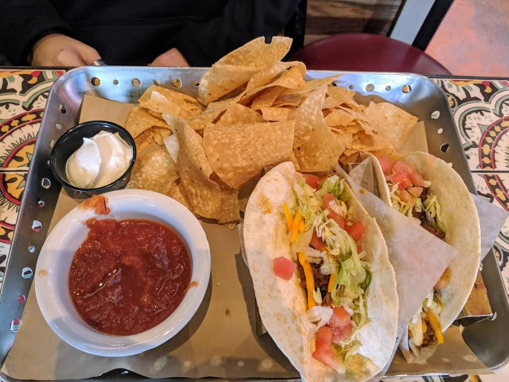 Chilis Grill & Bar | restaurant | 1240 E Main St, Carbondale, IL 62902, USA | 6185298083 OR +1 618-529-8083