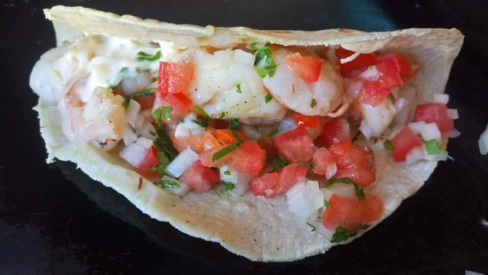 Tacos La Esquina Pescado Y Camarón | restaurant | Av Caoba 47c, El Refugio, Redondo, B.C., Mexico | 016641826306 OR +52 664 182 6306