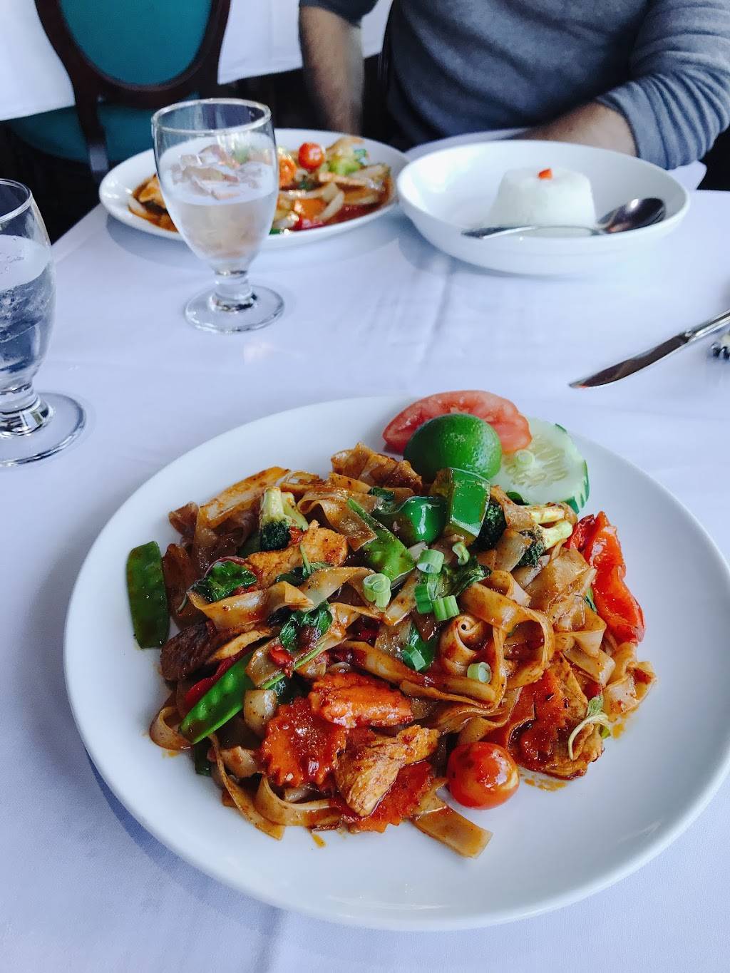 Talay Thai Cuisine | restaurant | La Fitness Plaza, 7100 Fairway Dr, Palm Beach Gardens, FL 33418, USA | 5616915662 OR +1 561-691-5662