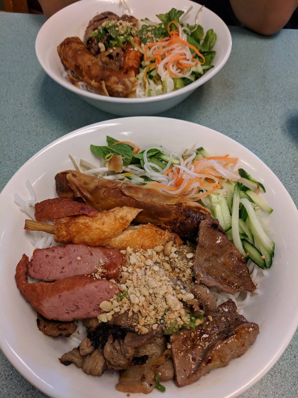 Pho con Bo | restaurant | 58 Beverly Hills Dr, North York, ON M3L 1A1, Canada | 4162495611 OR +1 416-249-5611