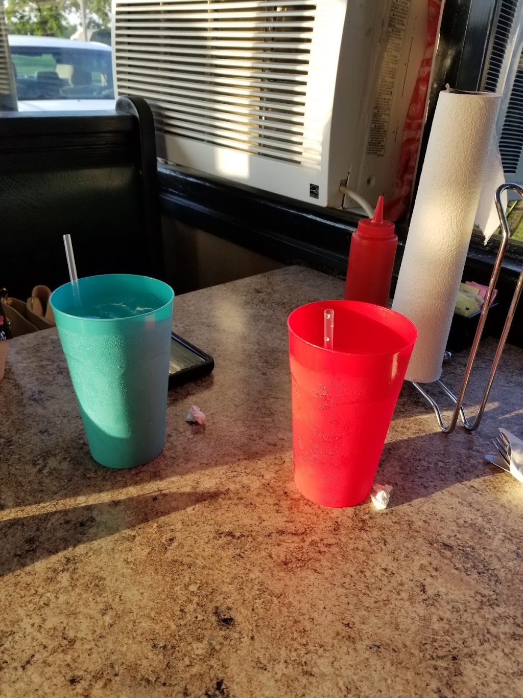 Hys Filling Station | restaurant | 700 W Mary St, Yates Center, KS 66783, USA | 6206259001 OR +1 620-625-9001