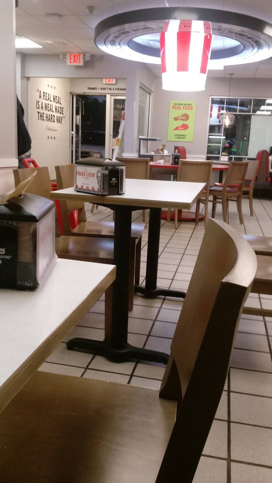 KFC | restaurant | 1909 Main St N, Jacksonville, FL 32206, USA | 9043547062 OR +1 904-354-7062