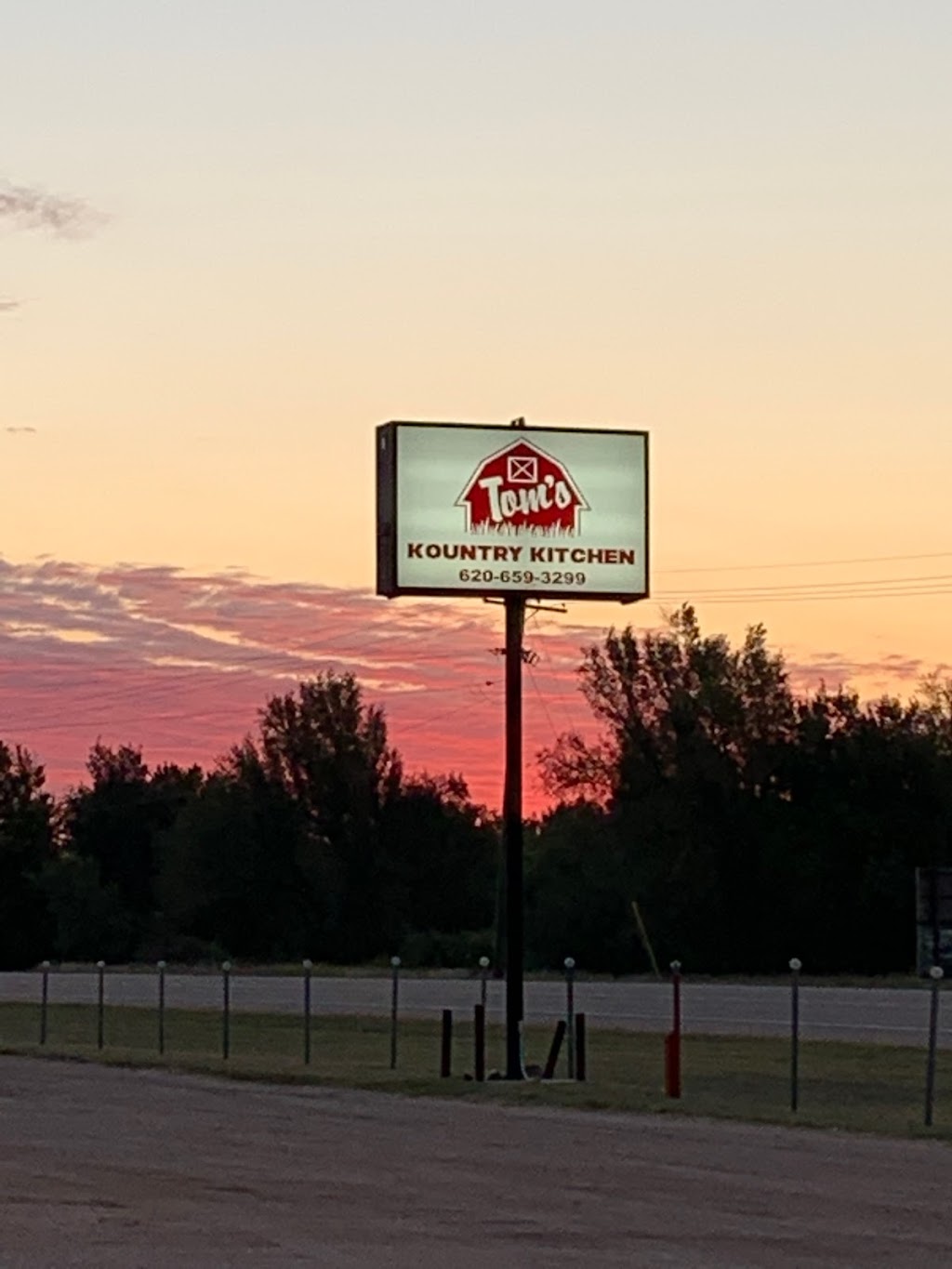 Tom’s Kountry Kitchen | restaurant | US-50, Kinsley, KS 67547, USA | 6206593299 OR +1 620-659-3299