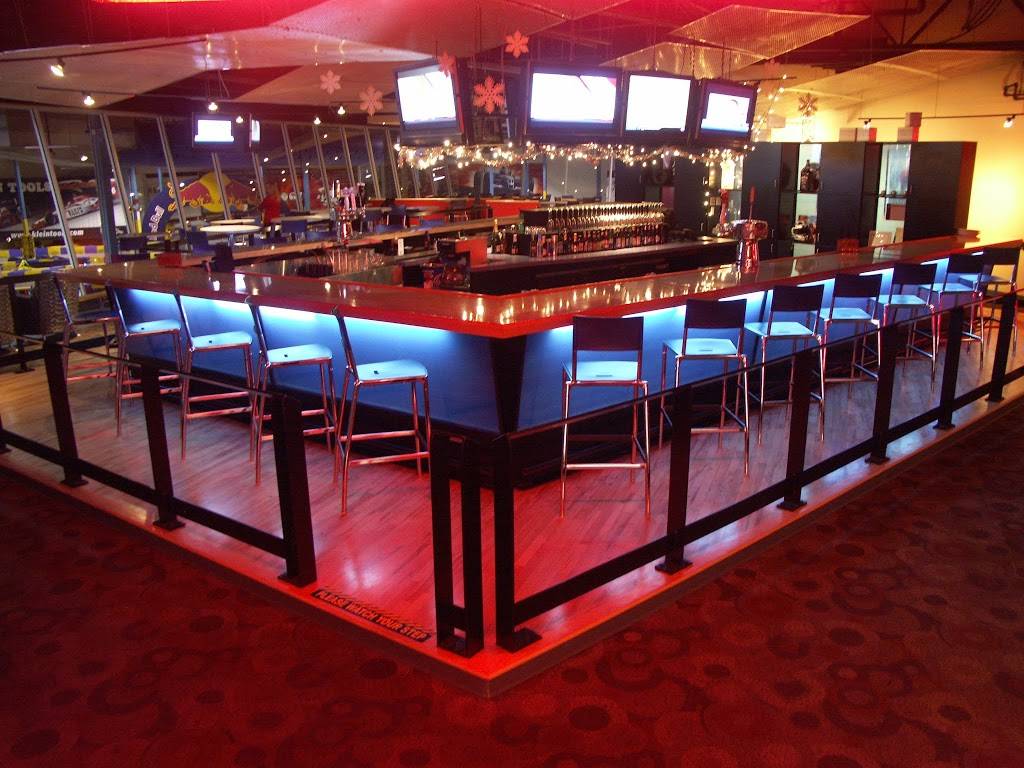 Paddock Lounge - Sports Bar & Restaurant - Buffalo Grove, IL | night club | 6941, 301 Hastings Dr, Buffalo Grove, IL 60089, USA | 8479419400 OR +1 847-941-9400