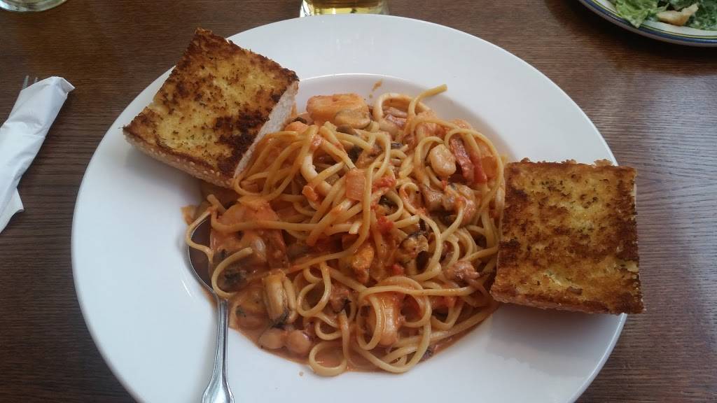 Mama Rosa | meal delivery | 589 N Service Rd, Mississauga, ON L5A 1B2, Canada | 9052720194 OR +1 905-272-0194