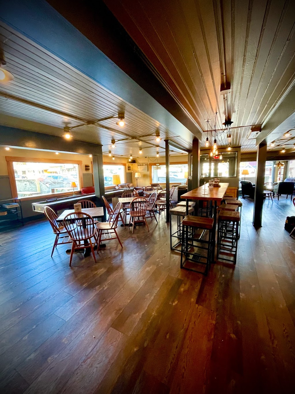 Twin Barns Brewing Co - North Taproom | restaurant | 99 Main St, North Woodstock, NH 03262, USA | 6037457068 OR +1 603-745-7068