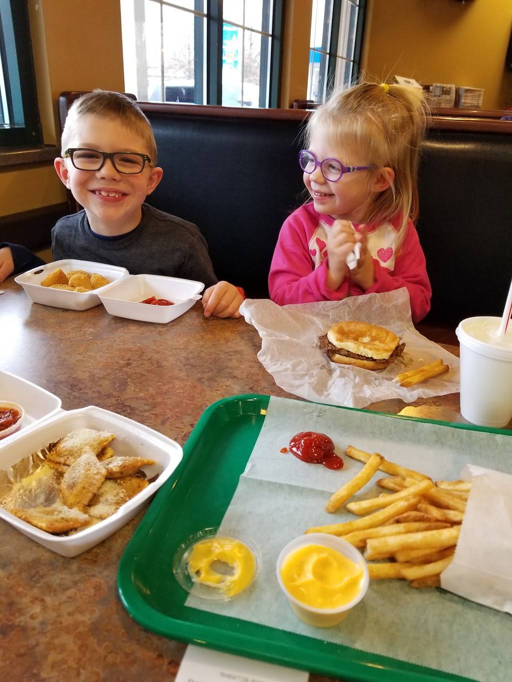 Dairy King | restaurant | 320 W Broadway, Trenton, IL 62293, USA | 6182242222 OR +1 618-224-2222