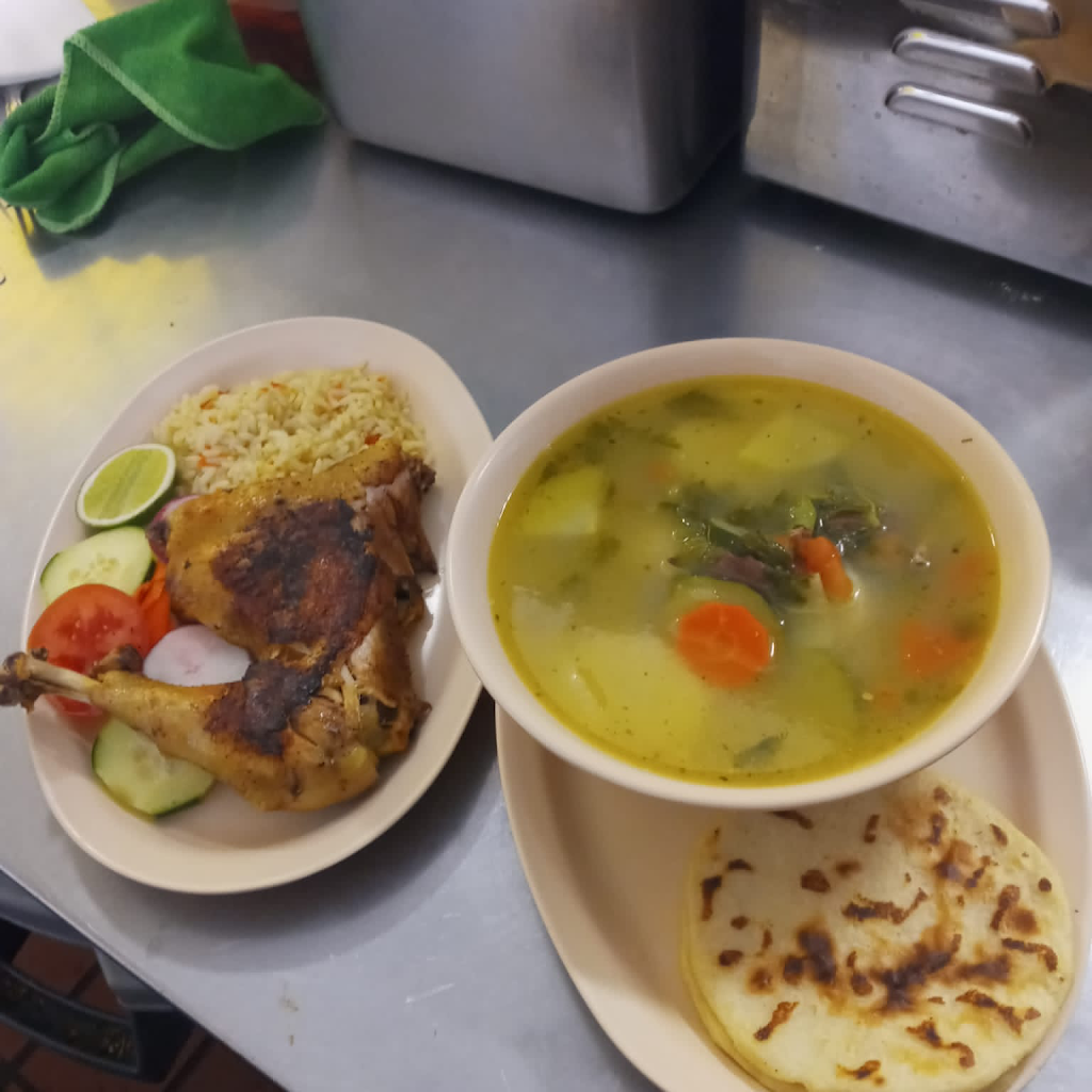 Pupuseria El Buen Sazón | restaurant | 17405 Clark Ave, Bellflower, CA 90706, USA | 5628666846 OR +1 562-866-6846