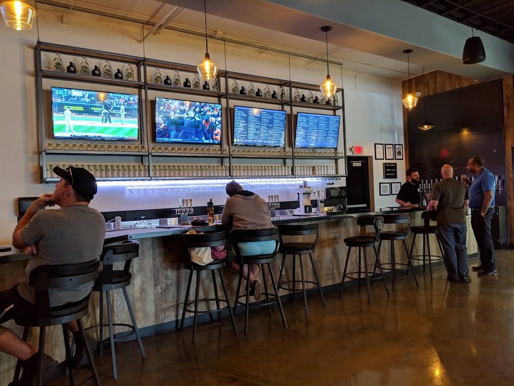 Hop Street Lounge | restaurant | 7215 E 22nd St #101, Tucson, AZ 85710, USA | 5202747904 OR +1 520-274-7904