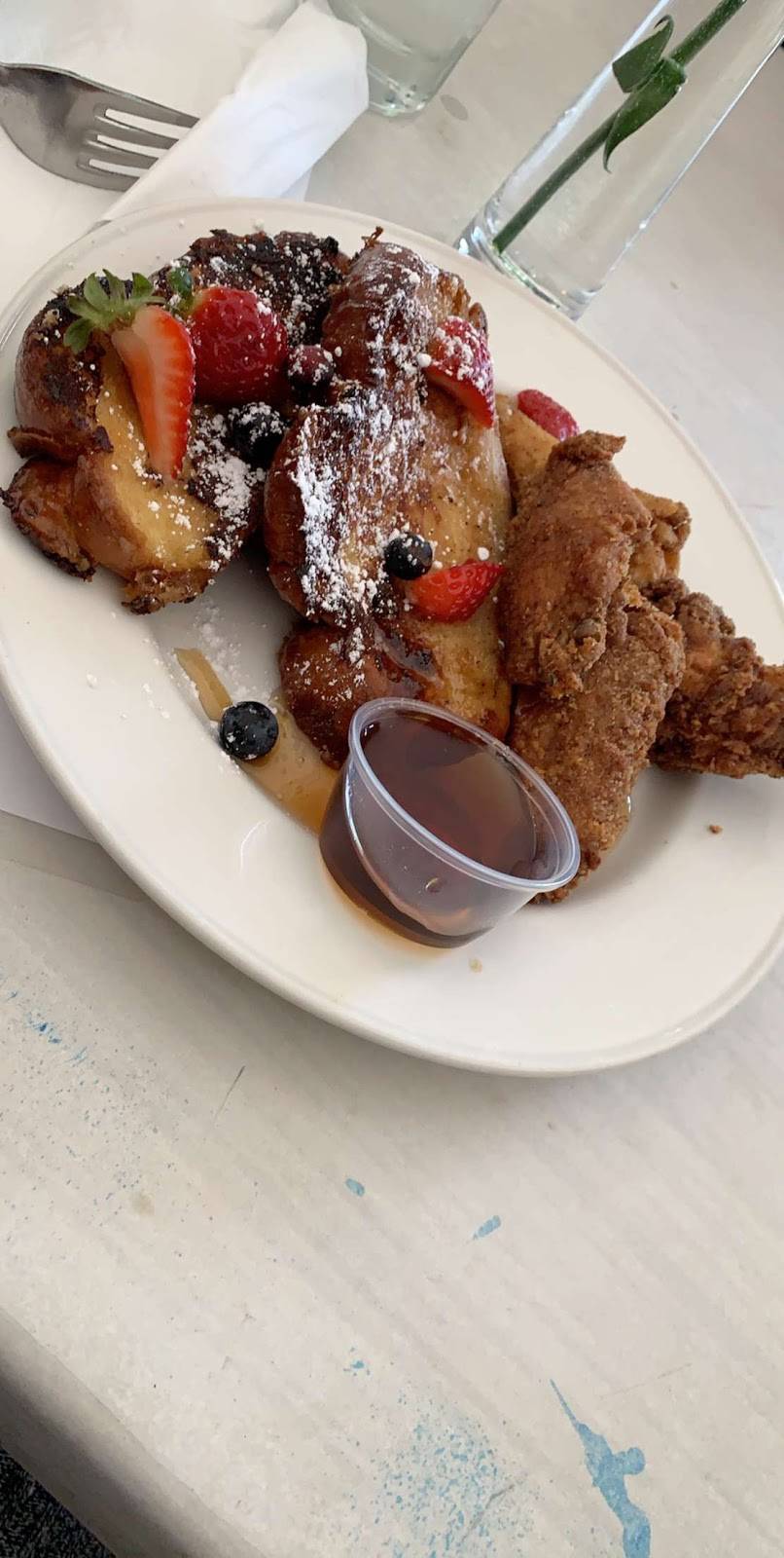 Le Chateau Bistro & Lounge | restaurant | 1112 Southmore Blvd, Houston, TX 77004, USA | 7134975511 OR +1 713-497-5511