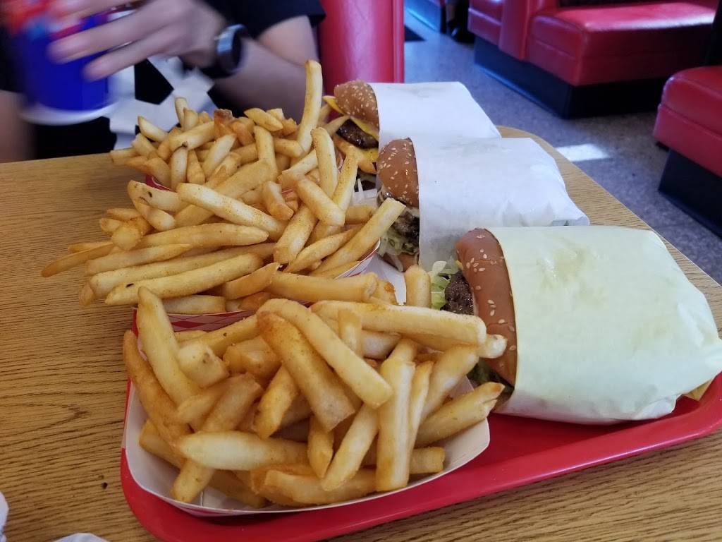 Douglas Burgers | restaurant | 6150 Cherry Ave, Long Beach, CA 90805, USA | 5624285361 OR +1 562-428-5361