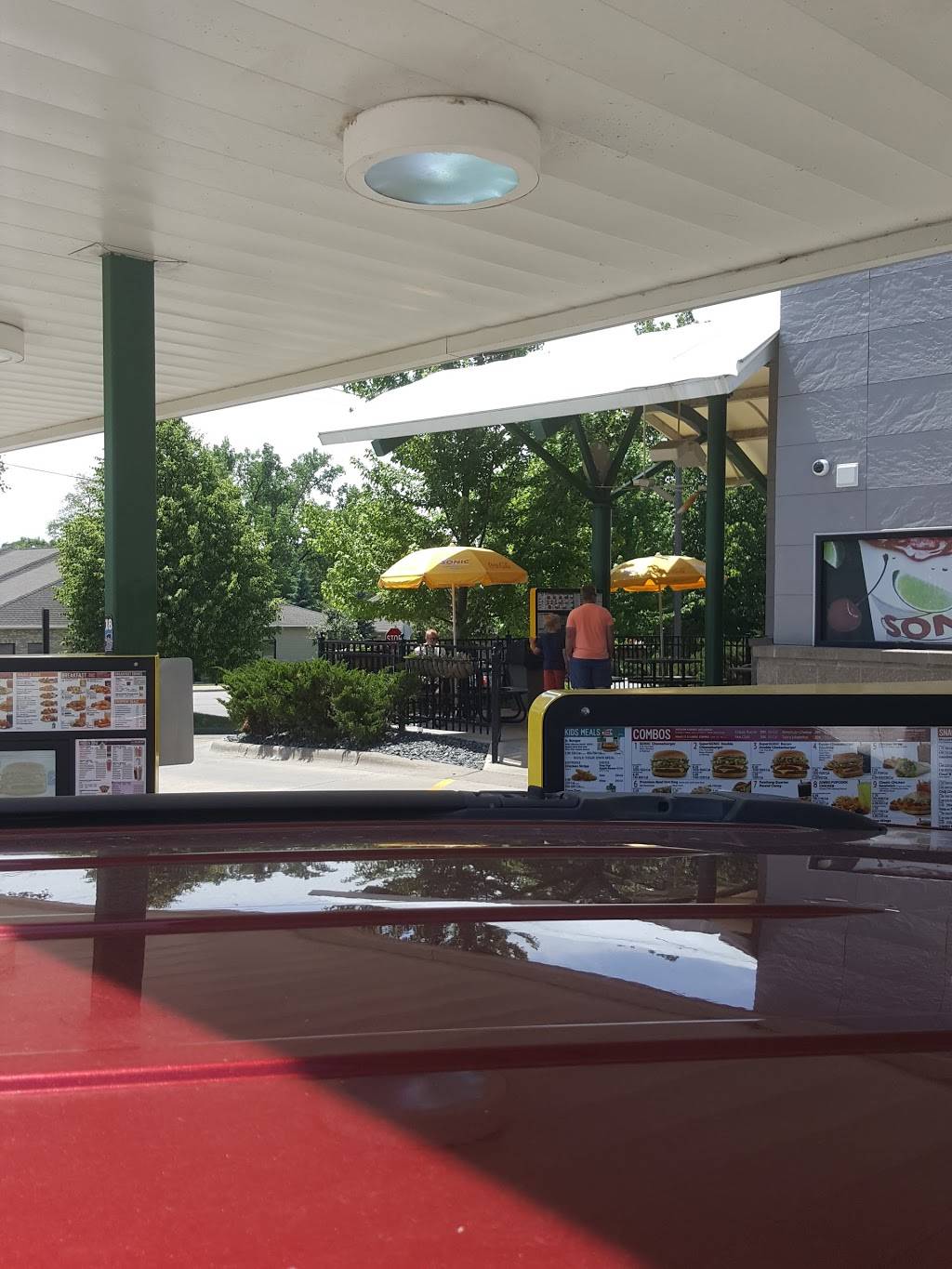 Sonic Drive-In | restaurant | 229 Carson St NW, Elk River, MN 55330, USA | 7634048284 OR +1 763-404-8284