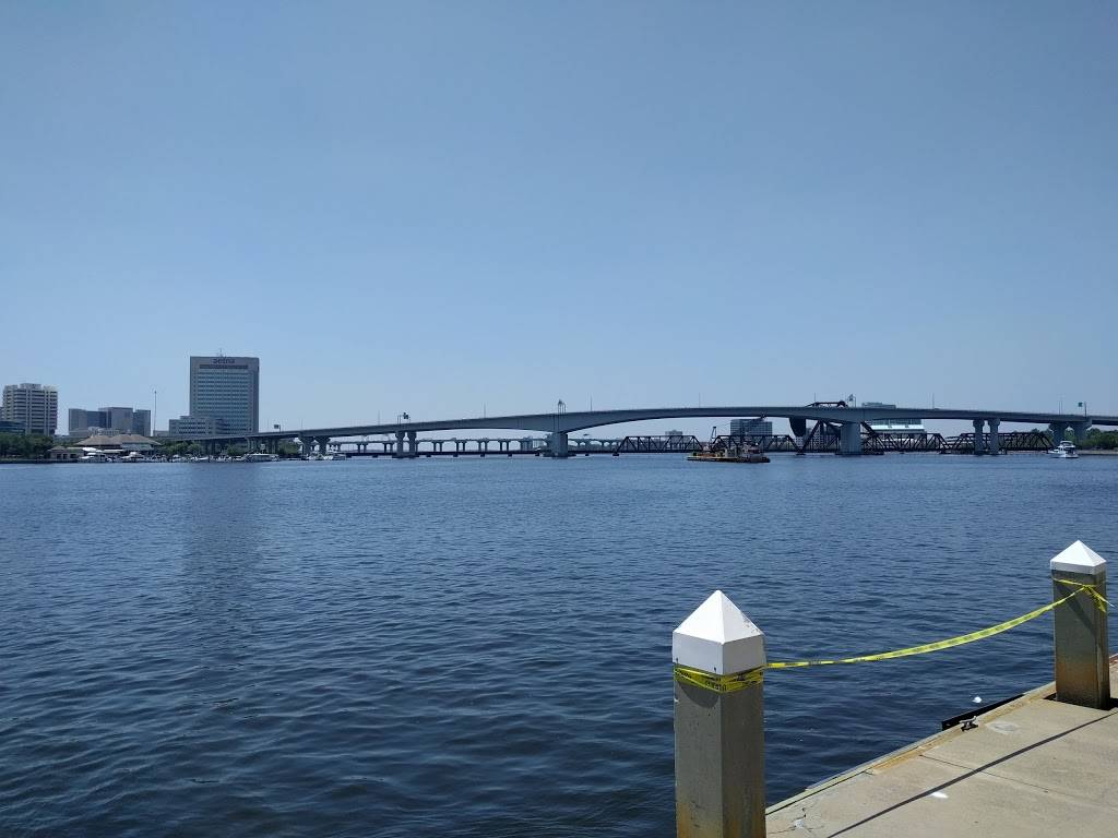 Jacksonville Landing | shopping mall | 2 W Independent Dr, Jacksonville, FL 32202, USA | 9043531188 OR +1 904-353-1188