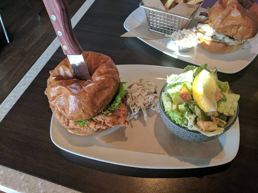 Busters Kitchen X Bar | restaurant | 3747 Lake Shore Blvd W, Etobicoke, ON M8W 1P9, Canada | 4162517777 OR +1 416-251-7777