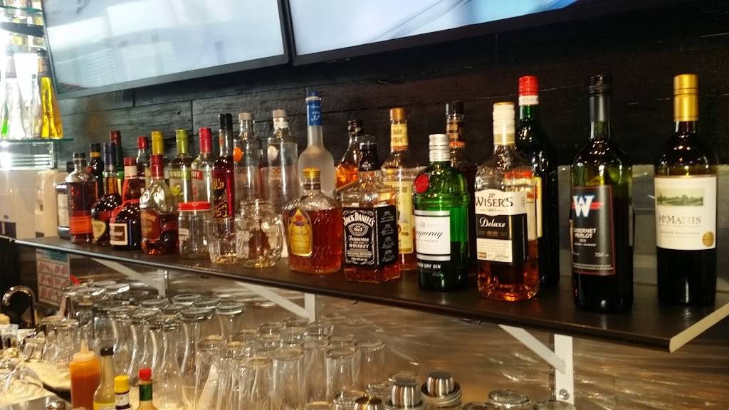 Wild Wing | restaurant | 650 Wellington St E, Aurora, ON L4G 0K3, Canada | 9055036650 OR +1 905-503-6650