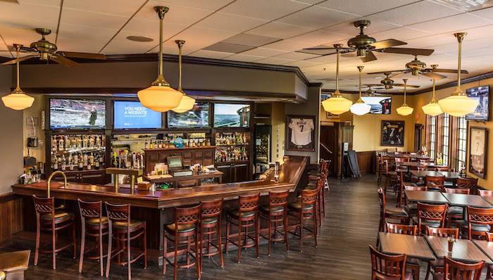 Seven Tap-Tavern | restaurant | 93 Country Club Dr, Downingtown, PA 19335, USA | 6102692000 OR +1 610-269-2000