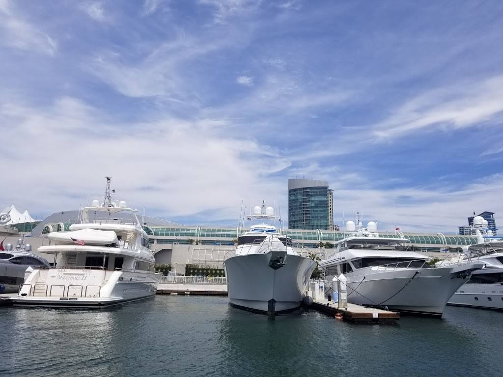 Joes Crab Shack | restaurant | 525 E Harbor Dr, San Diego, CA 92101, USA | 6192337391 OR +1 619-233-7391